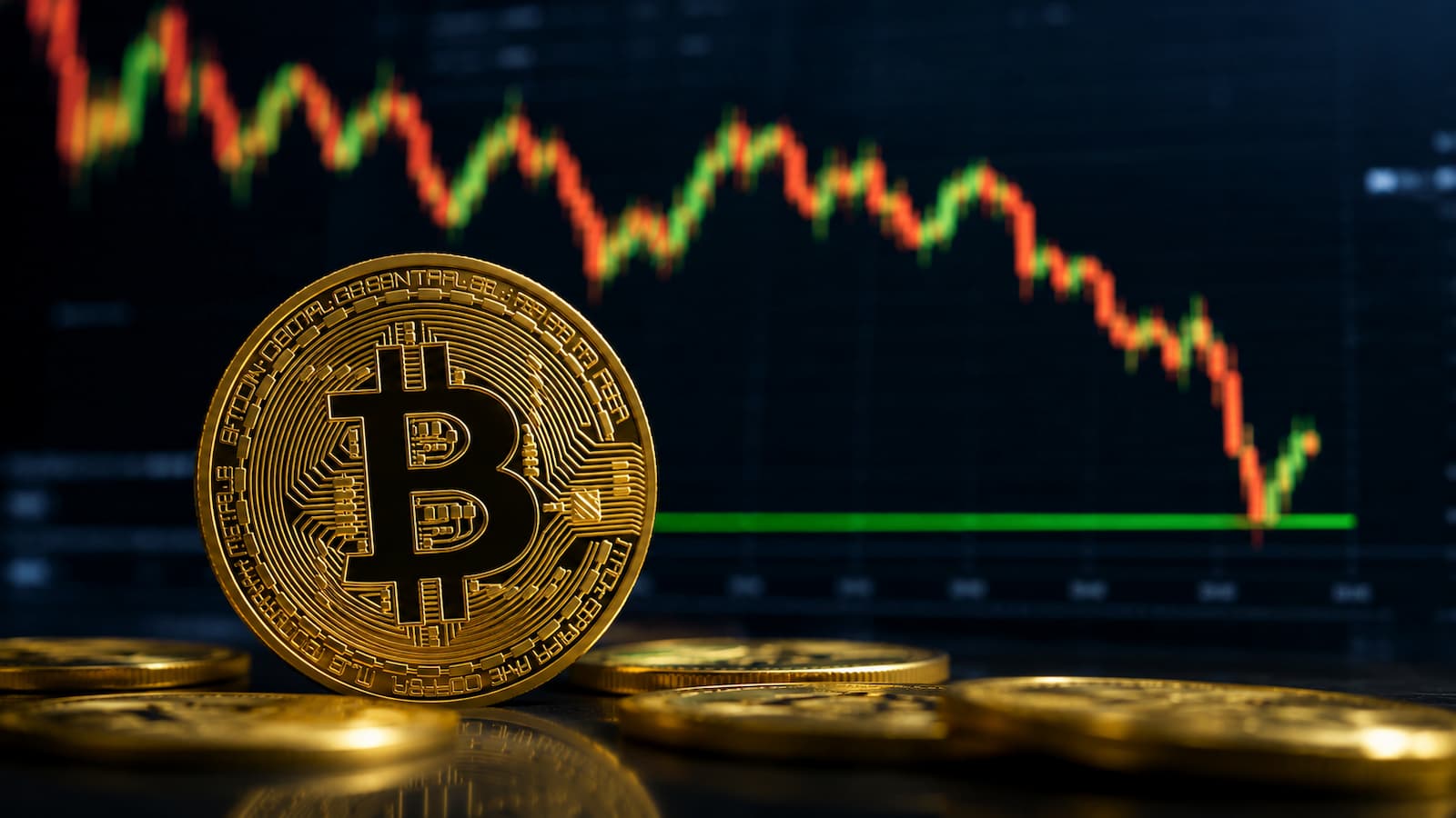 Bitcoin intenta construir un suelo mientras la capitulación y los flujos de ETF pierden presión.