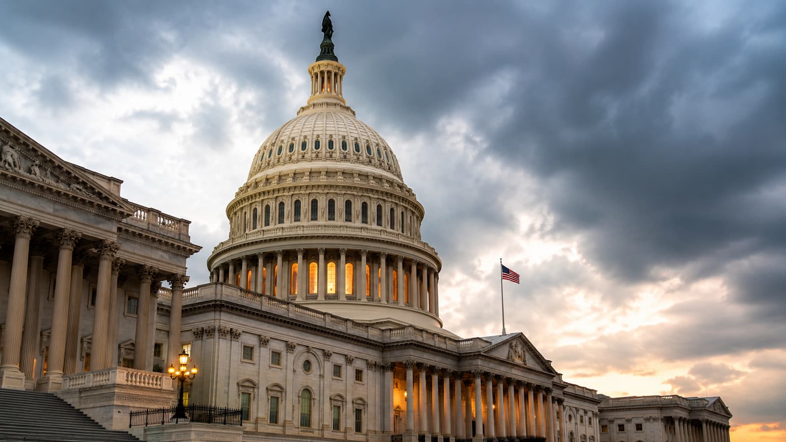 Capitolio de Estados Unidos ante el retraso de las normas de stablecoins de GENIUS.