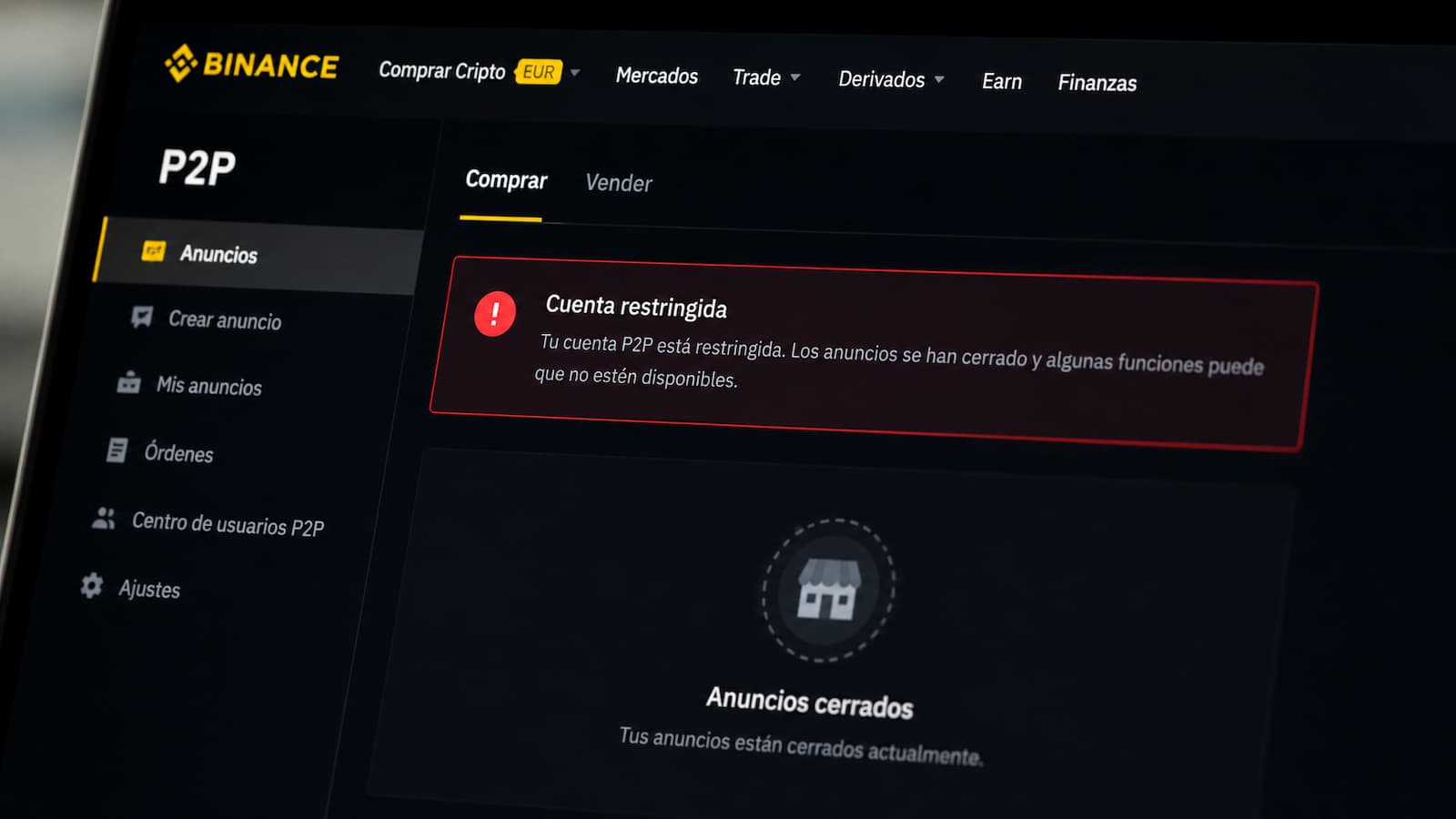Pantalla de Binance P2P con un aviso de restricción de cuenta y anuncios cerrados.